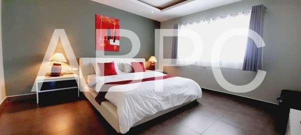 Large 2 Bed Condo in Pratumnak - Tudor Court photo 5