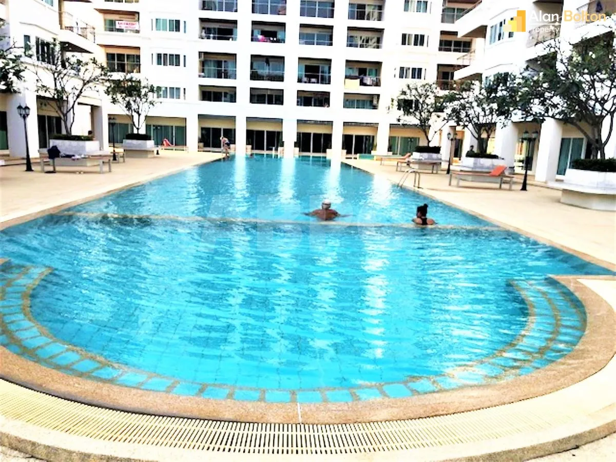 Large North Facing City View Studio Condo In Jomtien