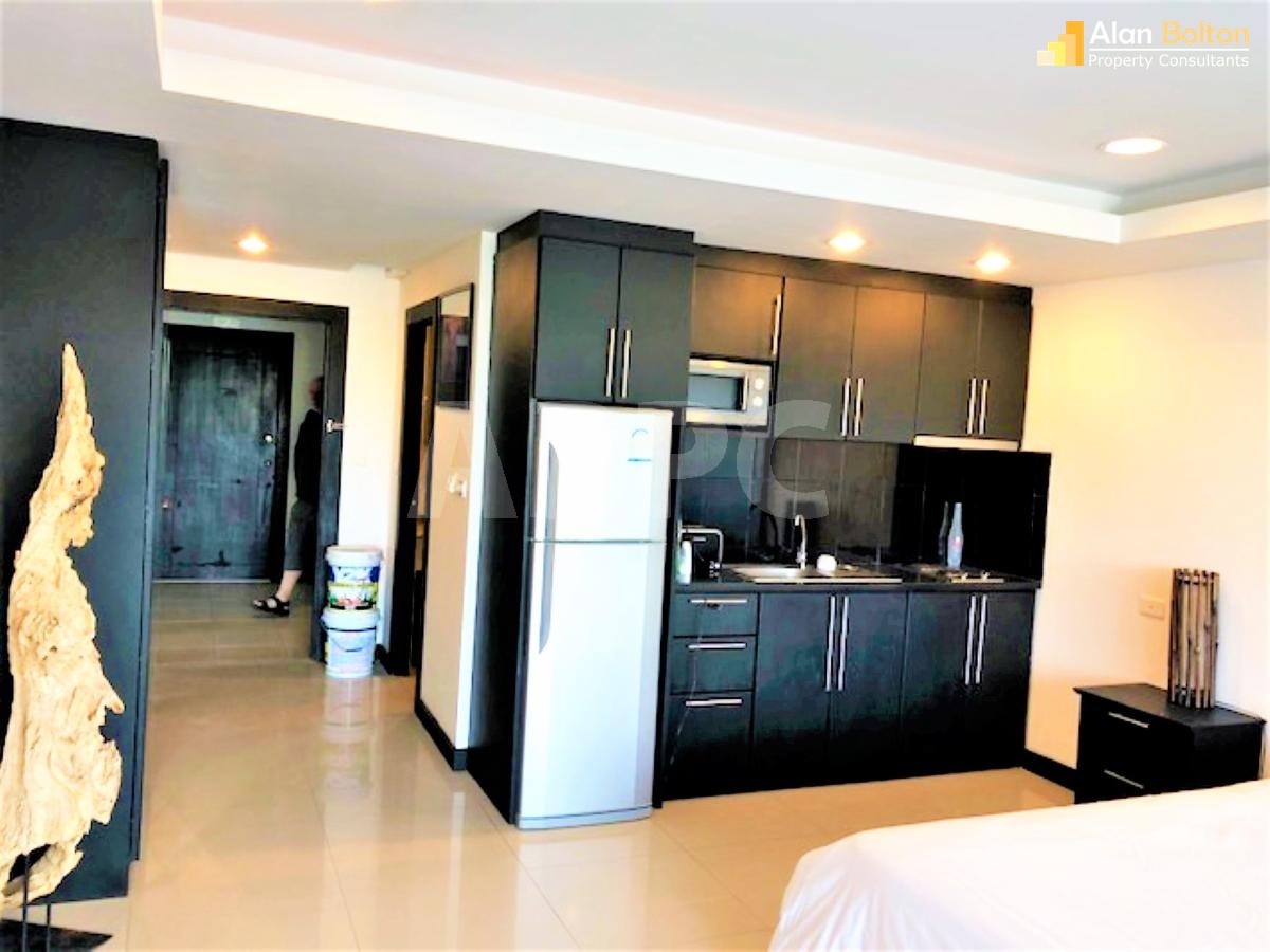 Large North Facing City View Studio Condo In Jomtien photo 3