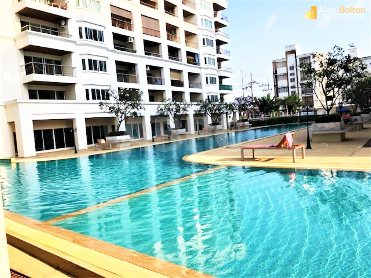Large North Facing City View Studio Condo In Jomtien photo 14