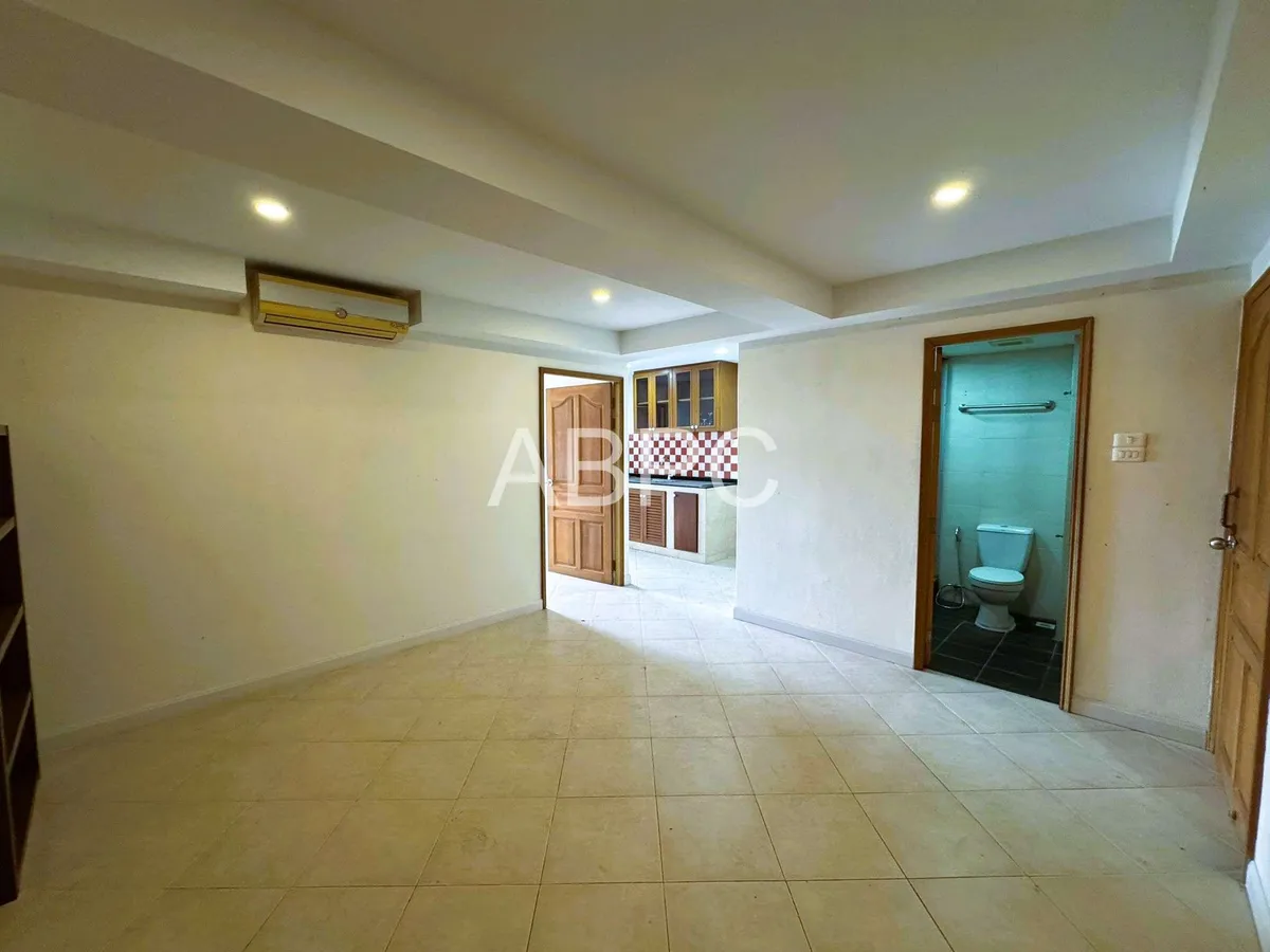Spacious 1 Bed 1 Bath Condo In Central Pattaya - Center Condotel photo 14