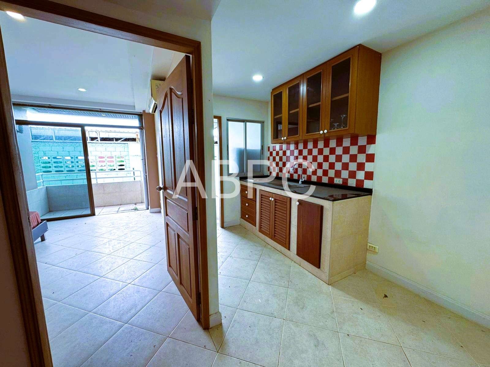 Spacious 1 Bed 1 Bath Condo In Central Pattaya - Center Condotel photo 4