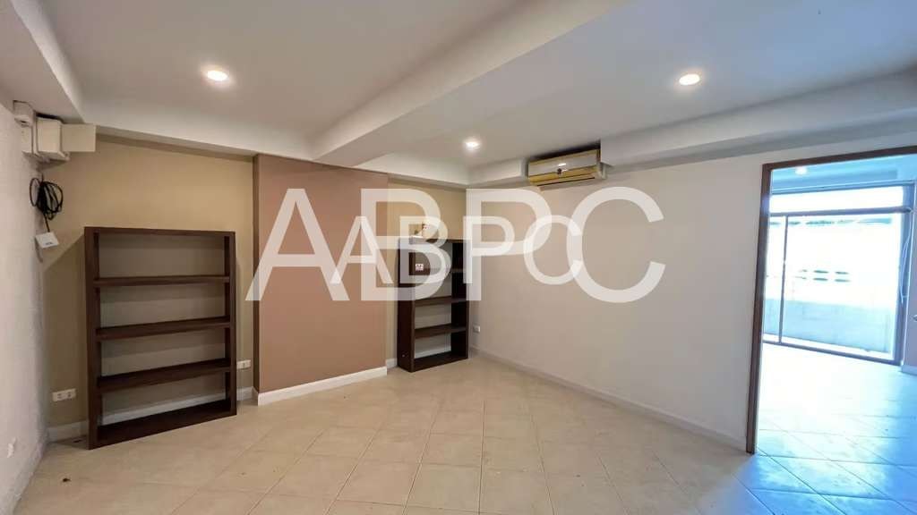 Spacious 1 Bed 1 Bath Condo In Central Pattaya - Center Condotel photo 14