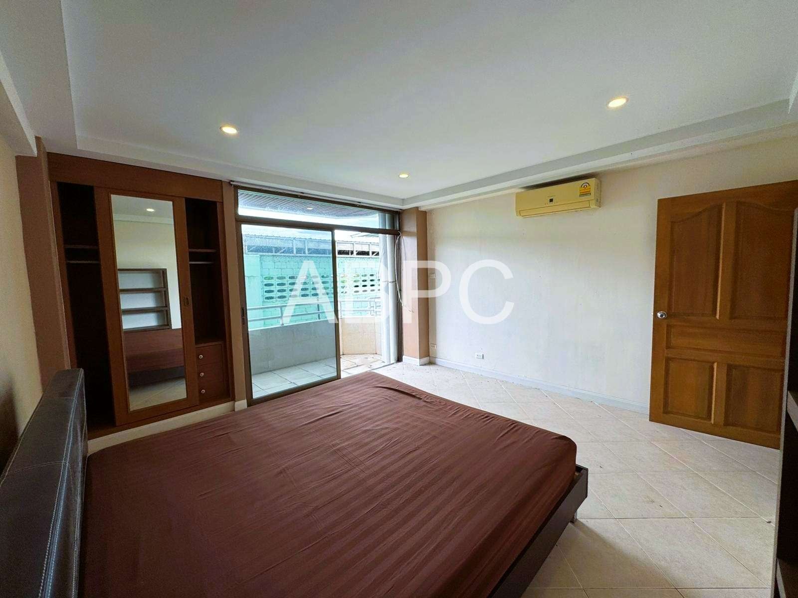 Spacious 1 Bed 1 Bath Condo In Central Pattaya - Center Condotel photo 9