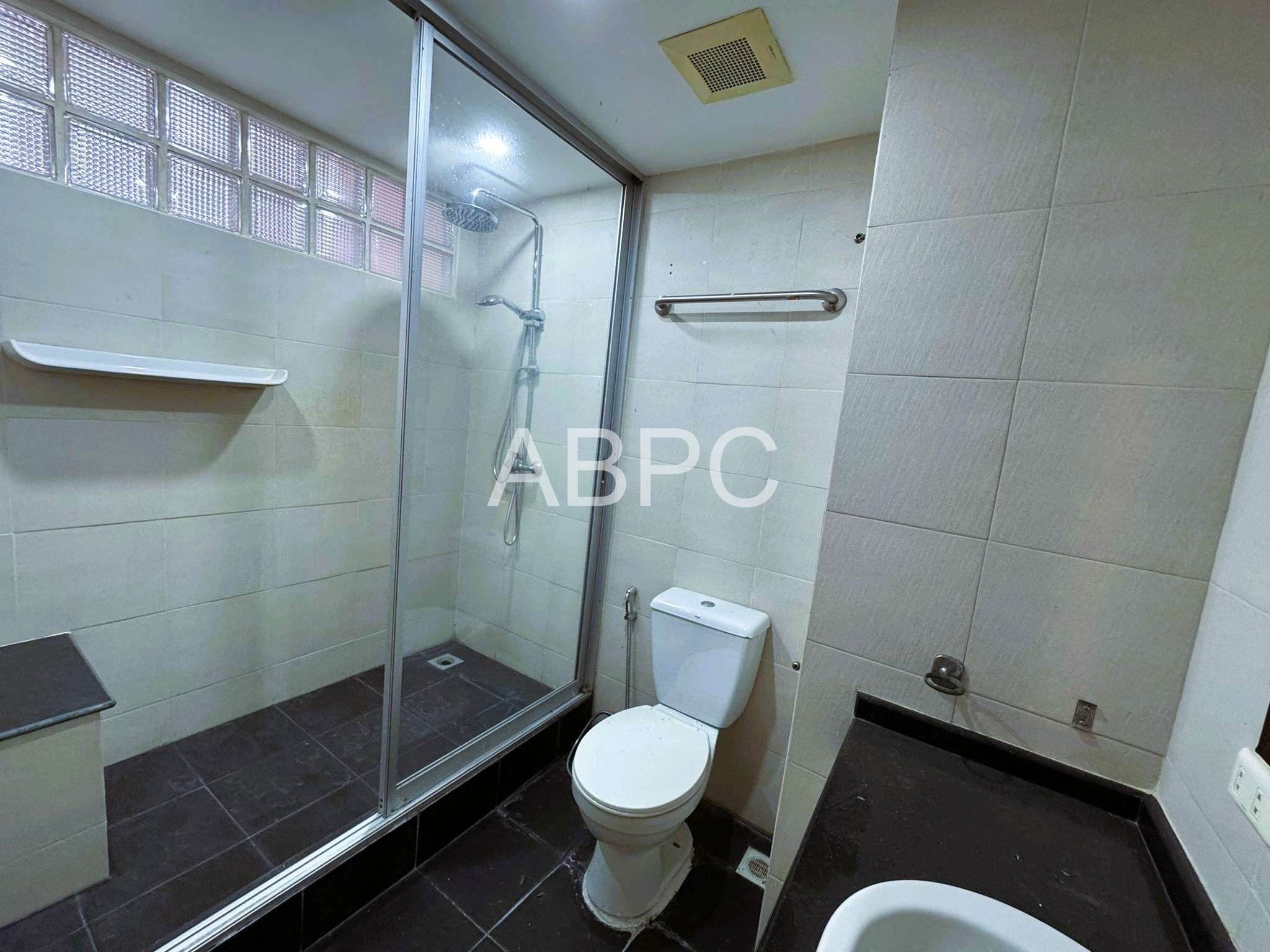 Spacious 1 Bed 1 Bath Condo In Central Pattaya - Center Condotel photo 11