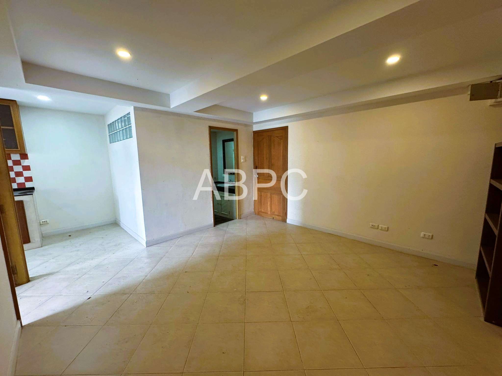 Spacious 1 Bed 1 Bath Condo In Central Pattaya - Center Condotel photo 16