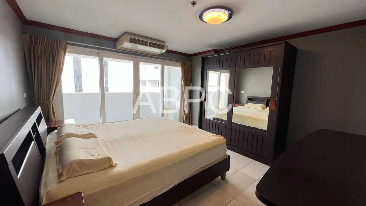 Front Facing Ocean View 4 Bed 3 Bath Duplex Condo In Jomtien photo 3