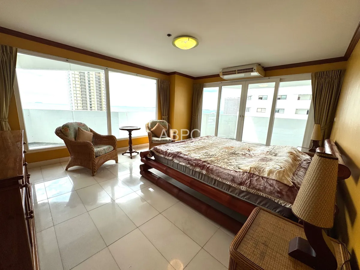 Front Facing Ocean View 4 Bed 3 Bath Duplex Condo In Jomtien photo 5