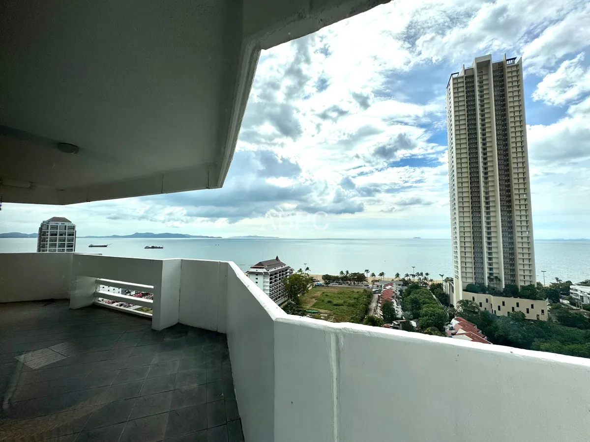 Front Facing Ocean View 4 Bed 3 Bath Duplex Condo In Jomtien photo 8
