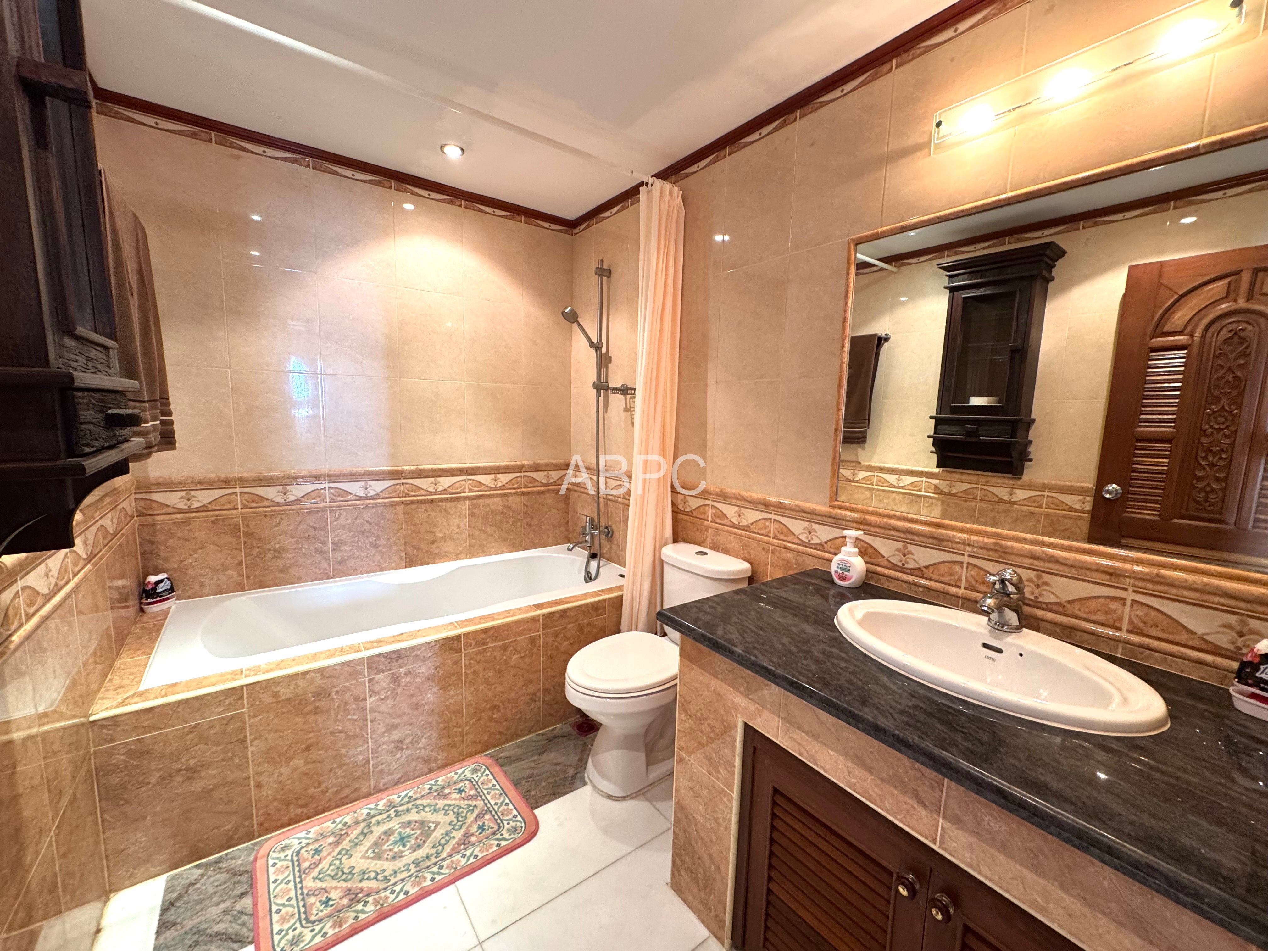 Front Facing Ocean View 4 Bed 3 Bath Duplex Condo In Jomtien photo 7