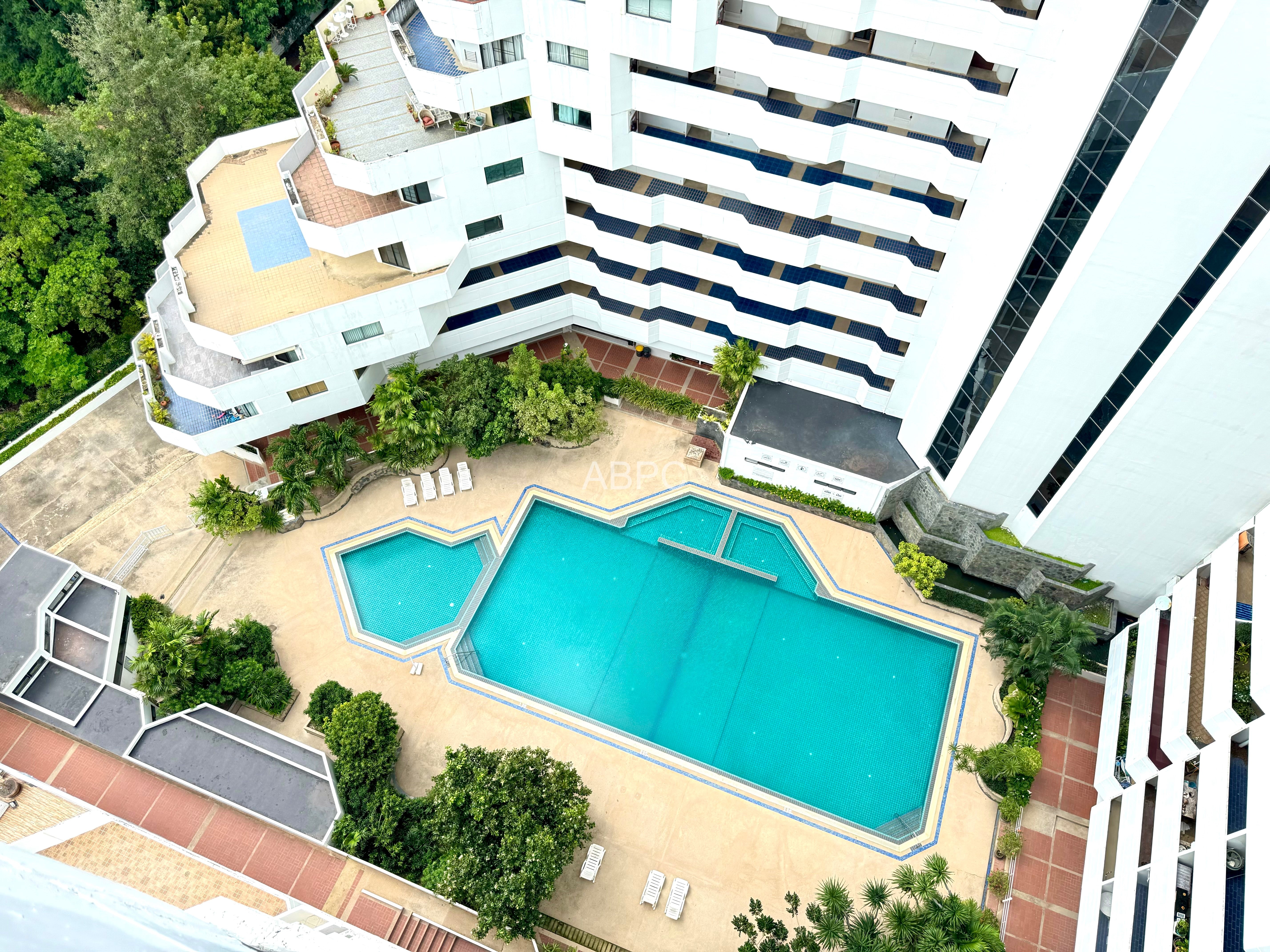 Front Facing Ocean View 4 Bed 3 Bath Duplex Condo In Jomtien photo 3