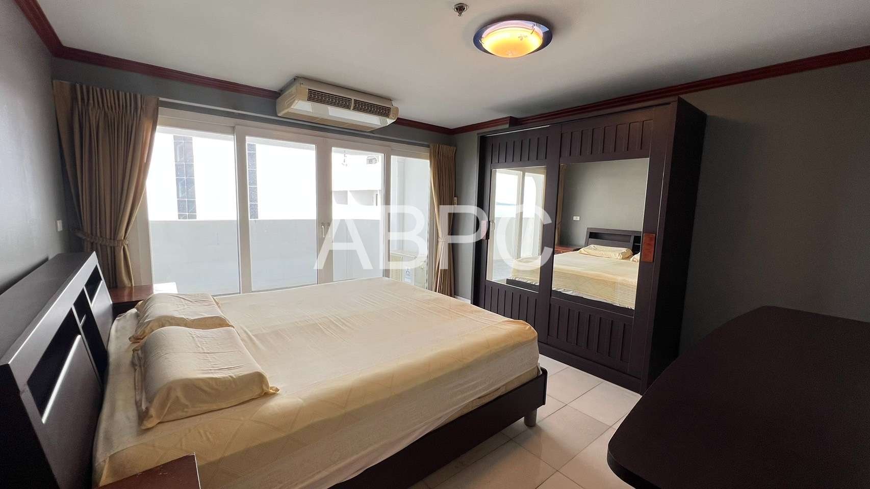 Front Facing Ocean View 4 Bed 3 Bath Duplex Condo In Jomtien photo 4