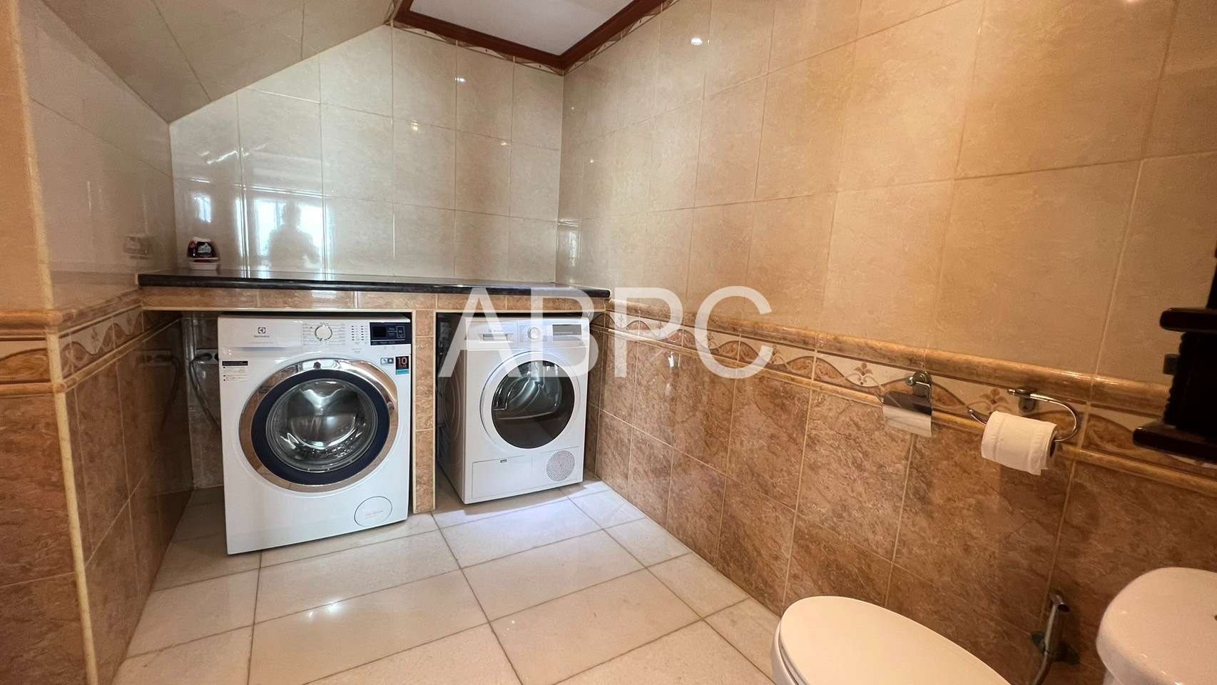 Front Facing Ocean View 4 Bed 3 Bath Duplex Condo In Jomtien photo 16