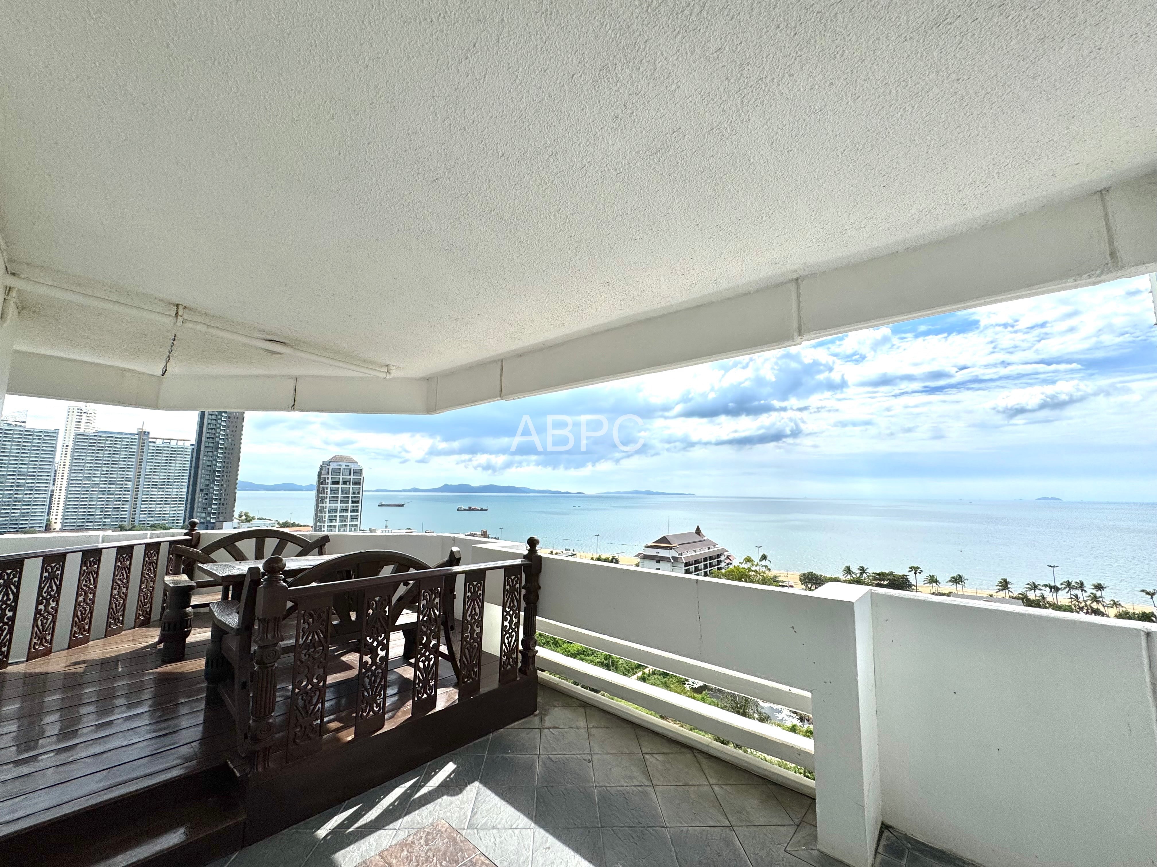 Front Facing Ocean View 4 Bed 3 Bath Duplex Condo In Jomtien photo 11