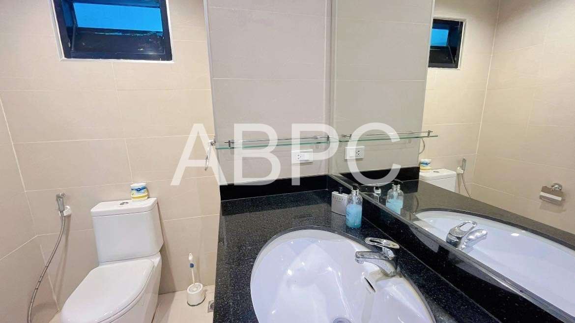 Newly Renovated Top Floor 2 Bed 2 Bath Tri-plex Condo In Wongamat photo 11