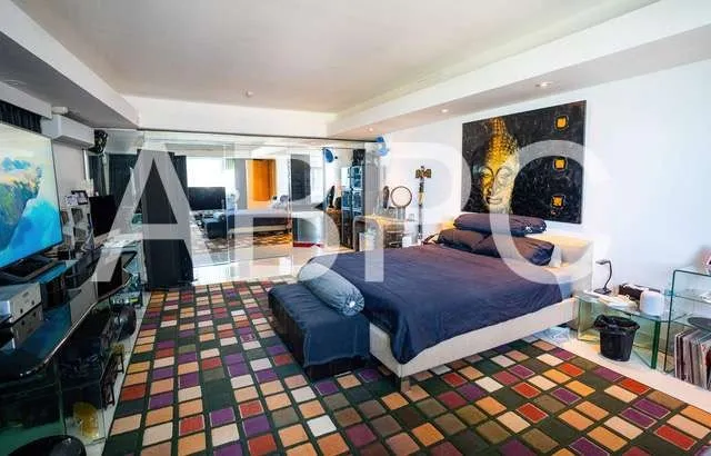 Reduced Large Condo For Sale in Pratumnak photo 4
