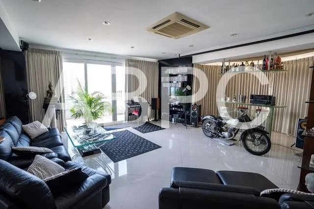 Reduced Large Condo For Sale in Pratumnak photo 8