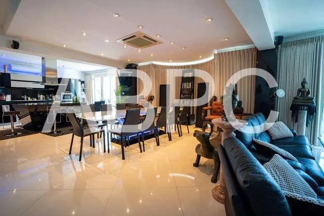 Reduced Large Condo For Sale in Pratumnak photo 9