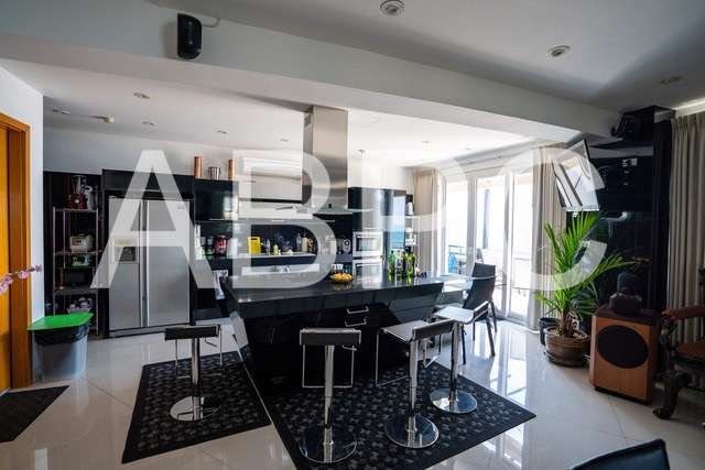 Reduced Large Condo For Sale in Pratumnak photo 12