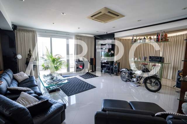 Reduced Large Condo For Sale in Pratumnak photo 8