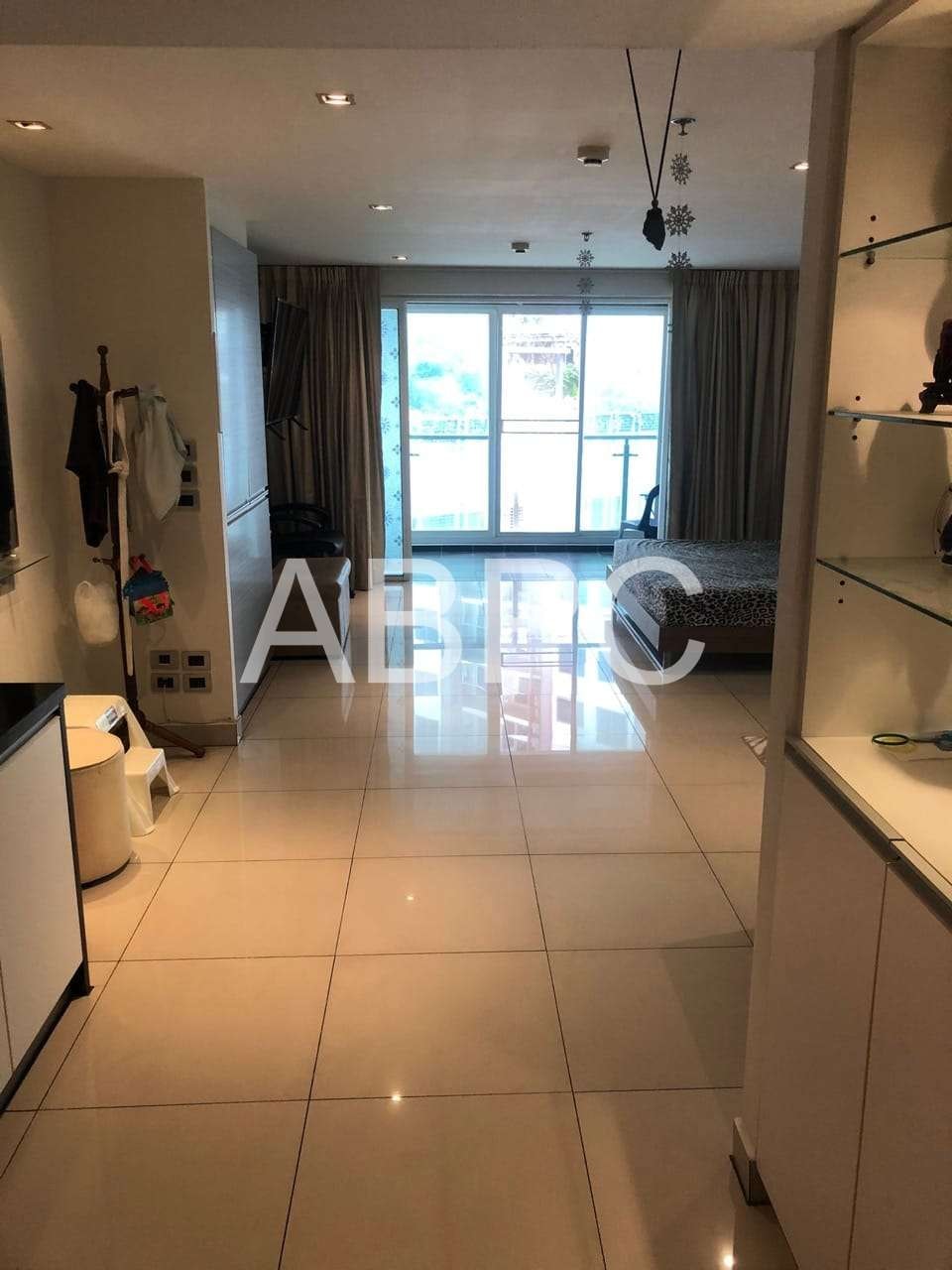 Large Studio Condo Near Central Pattaya photo 11