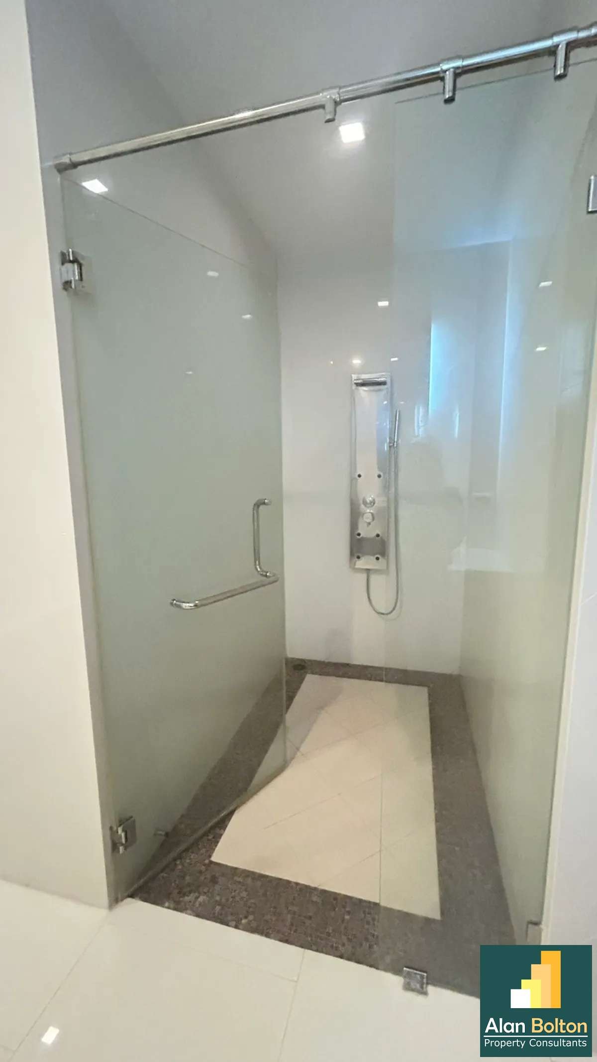 2 Bed 2 Bath in Wong Amat CS4672 photo 5