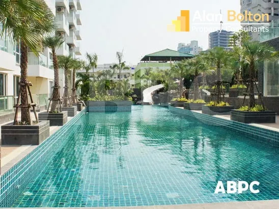 Large Pool Access 1 Bed 1 Bath Condo In Pratumnak