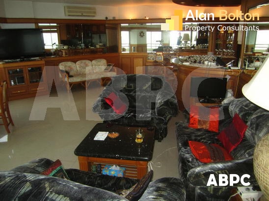 Beachfront Ocean View 2 Bed 3 Bath Condo in North Pattaya photo 3
