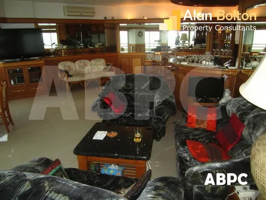 Beachfront Ocean View 2 Bed 3 Bath Condo in North Pattaya photo 2