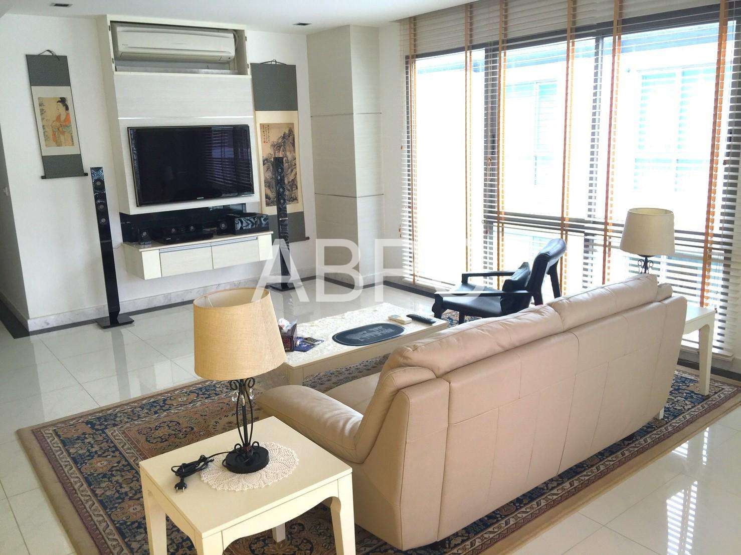 Top Floor Pool View 2 Bed 2 Bath Condo In Central Pattaya photo 2