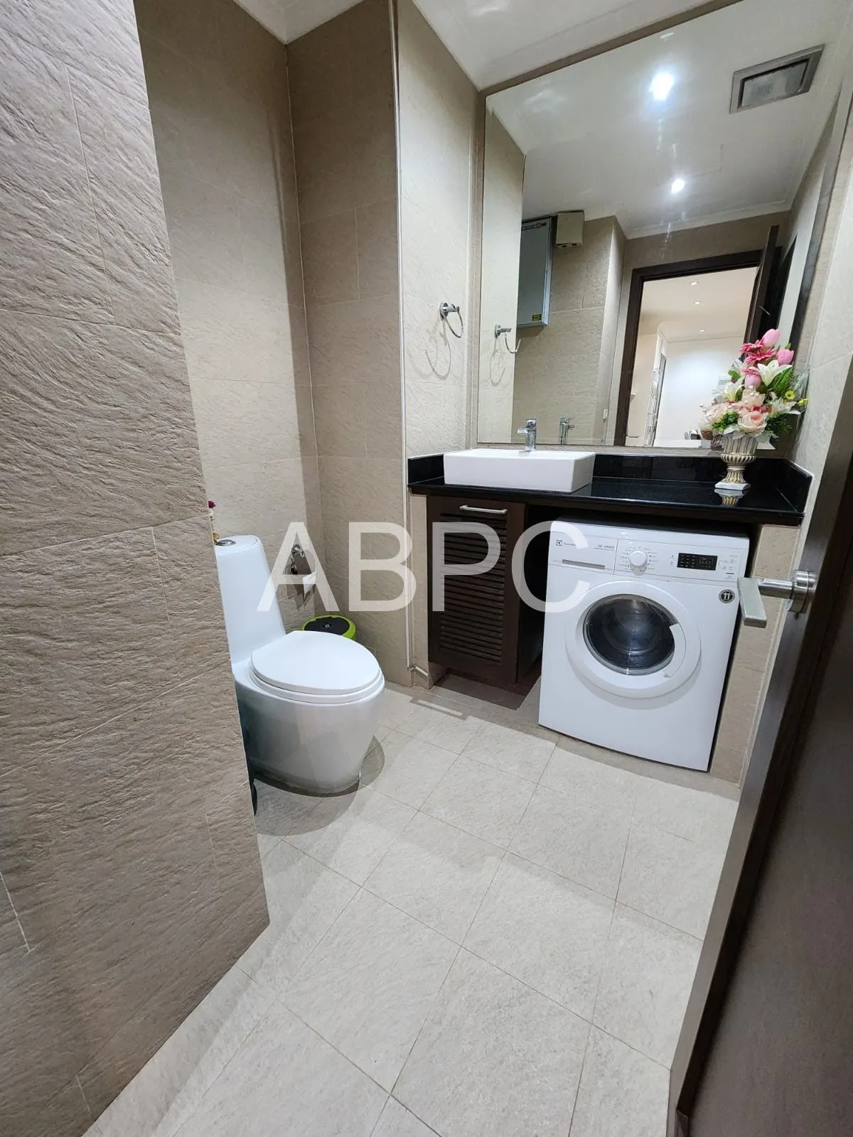 1 Bed in The Park For Sale or Rent photo 7