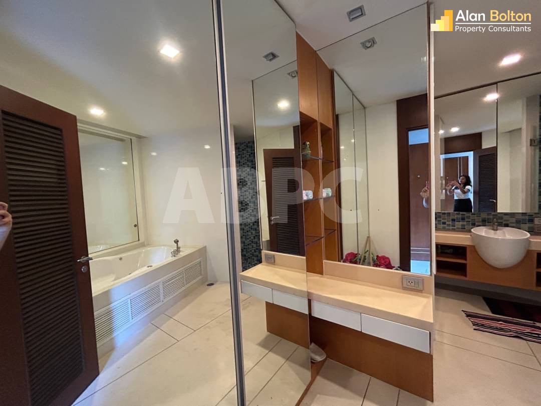 Studio Bed 1 Bath in Wong Amat CS6136 photo 12
