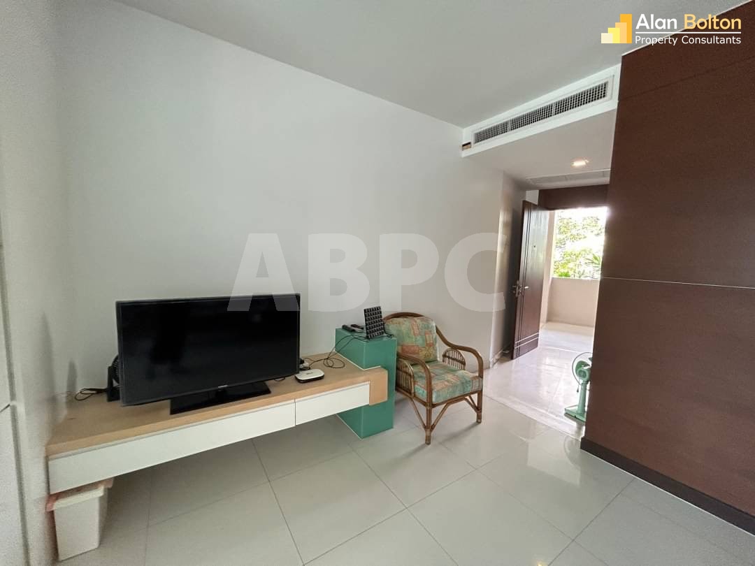 Studio Bed 1 Bath in Wong Amat CS6136 photo 6