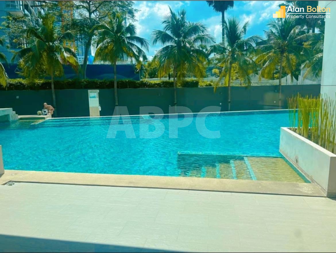 Large Beachfront Pool Access Luxury Studio Condo In Wongamat photo 12