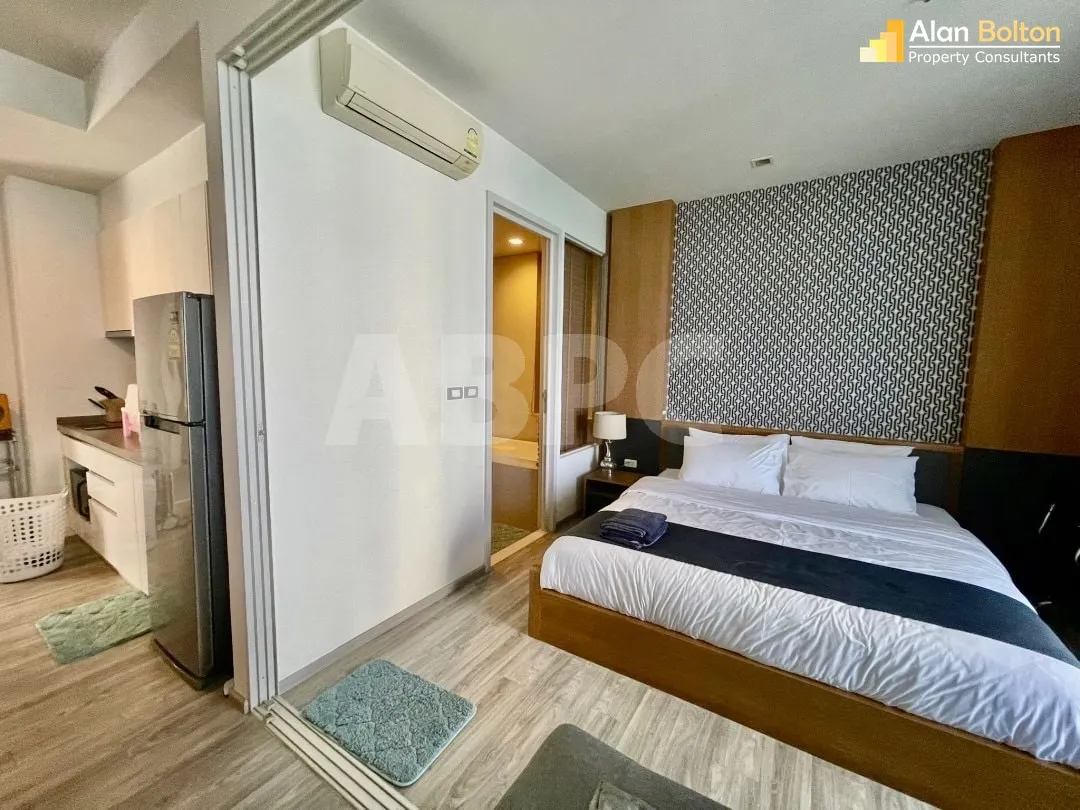 1 Bed 1 Bath in Wong Amat CS7046 photo 11