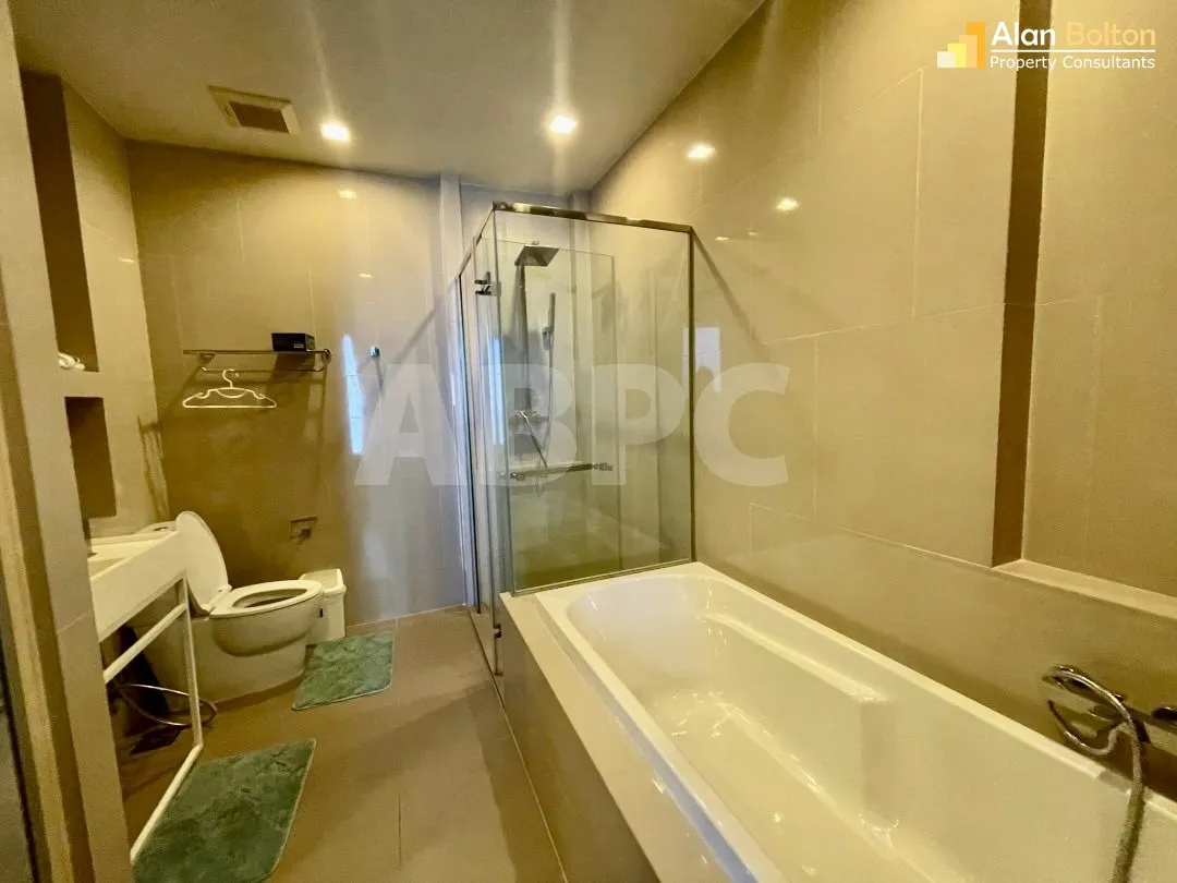 1 Bed 1 Bath in Wong Amat CS7046 photo 13