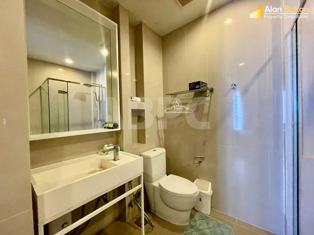 1 Bed 1 Bath in Wong Amat CS7046 photo 16