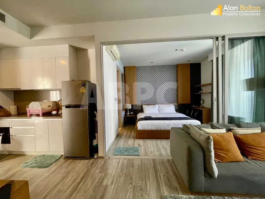 1 Bed 1 Bath in Wong Amat CS7046 photo 8