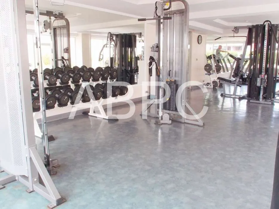 Large 1 Bed in Hyde Park 2 For Rent photo 13