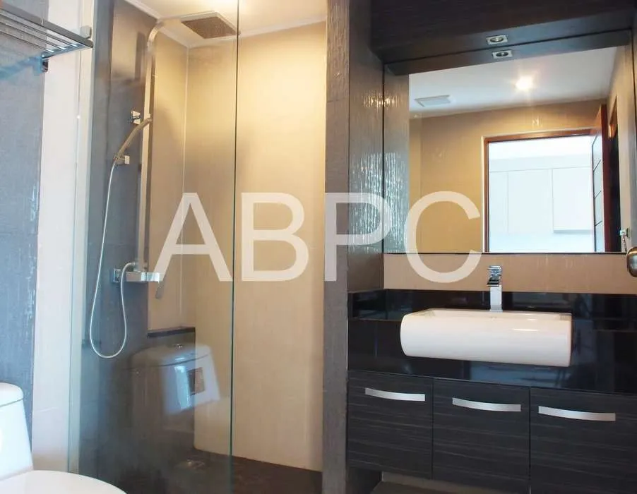 Large 1 Bed in Hyde Park 2 For Rent photo 3
