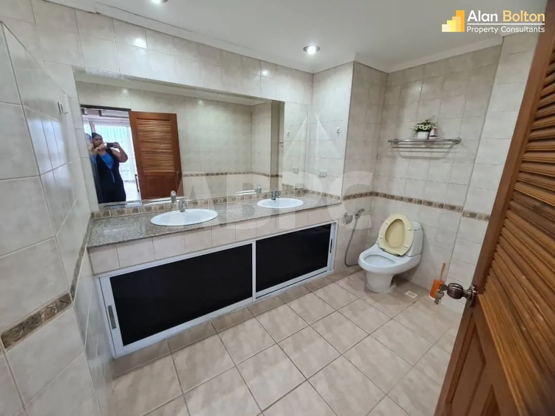 City View 3 Bed 3 Bath Condo In Jomtien photo 3