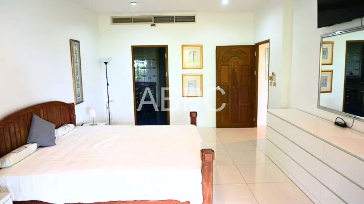 REDUCED Beachfront 2 Bed 2 Bath Condo In Na Jomtien photo 12