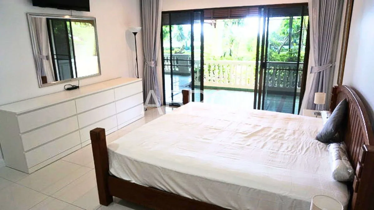 REDUCED Beachfront 2 Bed 2 Bath Condo In Na Jomtien photo 15