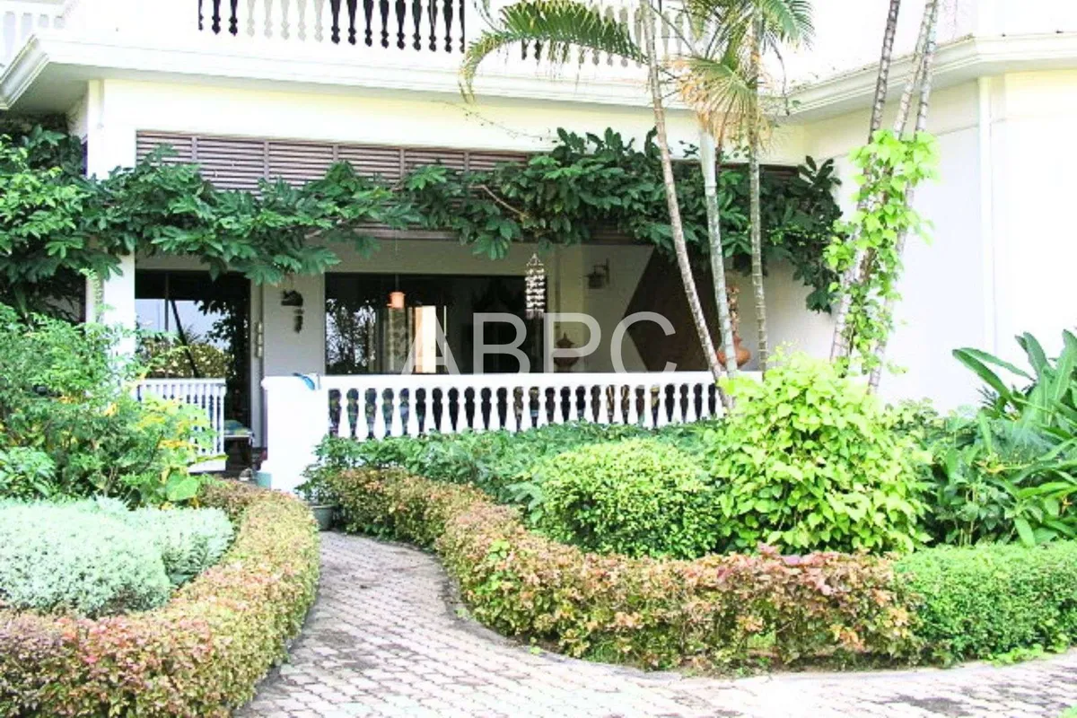 REDUCED Beachfront 2 Bed 2 Bath Condo In Na Jomtien photo 9