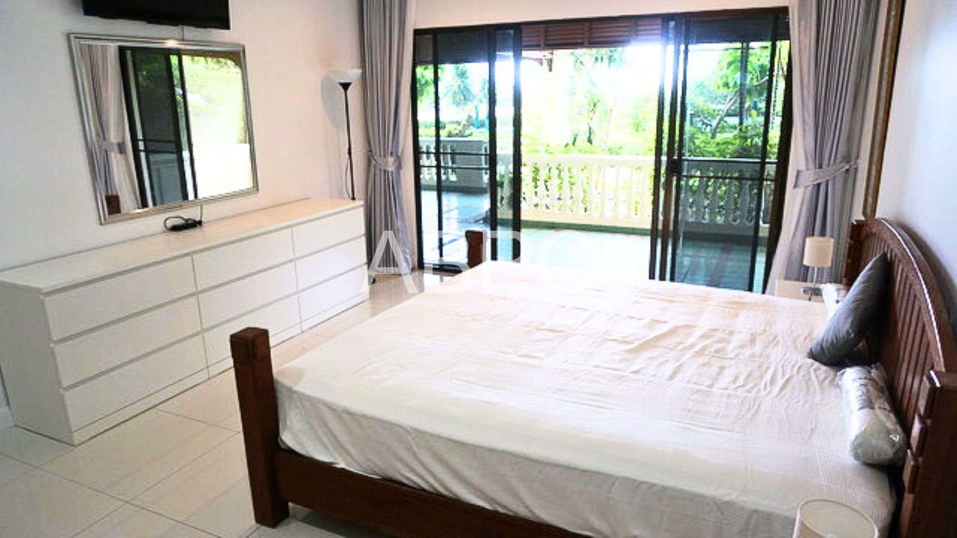 REDUCED Beachfront 2 Bed 2 Bath Condo In Na Jomtien photo 15