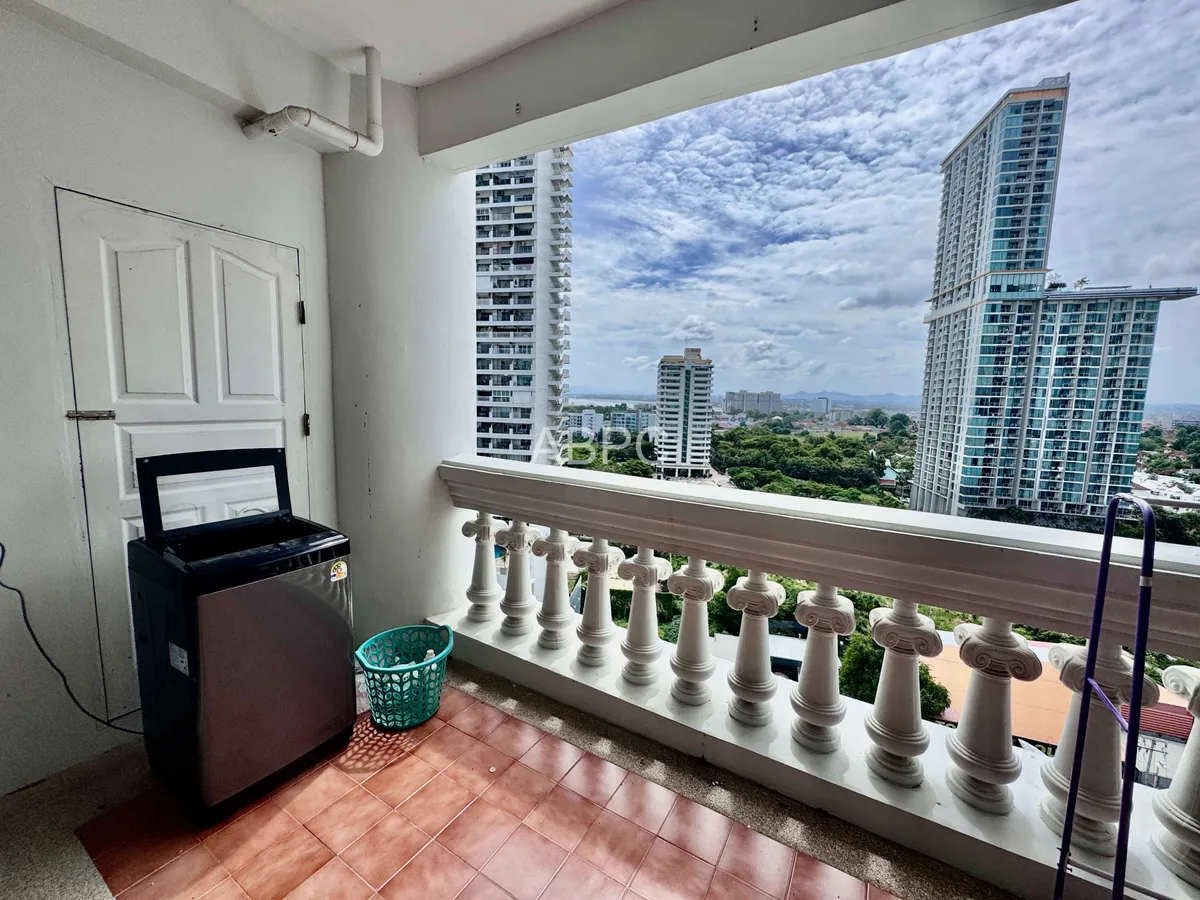 1 Bed 1 Bath in Wong Amat CS8537 photo 6