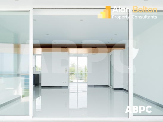 Front Facing Ocean View Luxury 2 Bed 2 Bath Condo in Na Jomtien photo 3