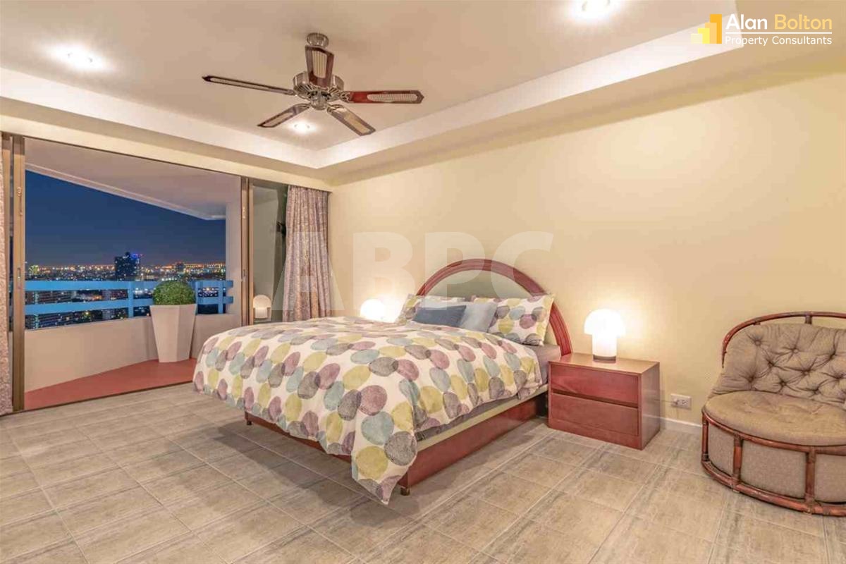 Beachfront Ocean View 3 Bed 4 Bath Duplex Condo In Jomtien photo 6