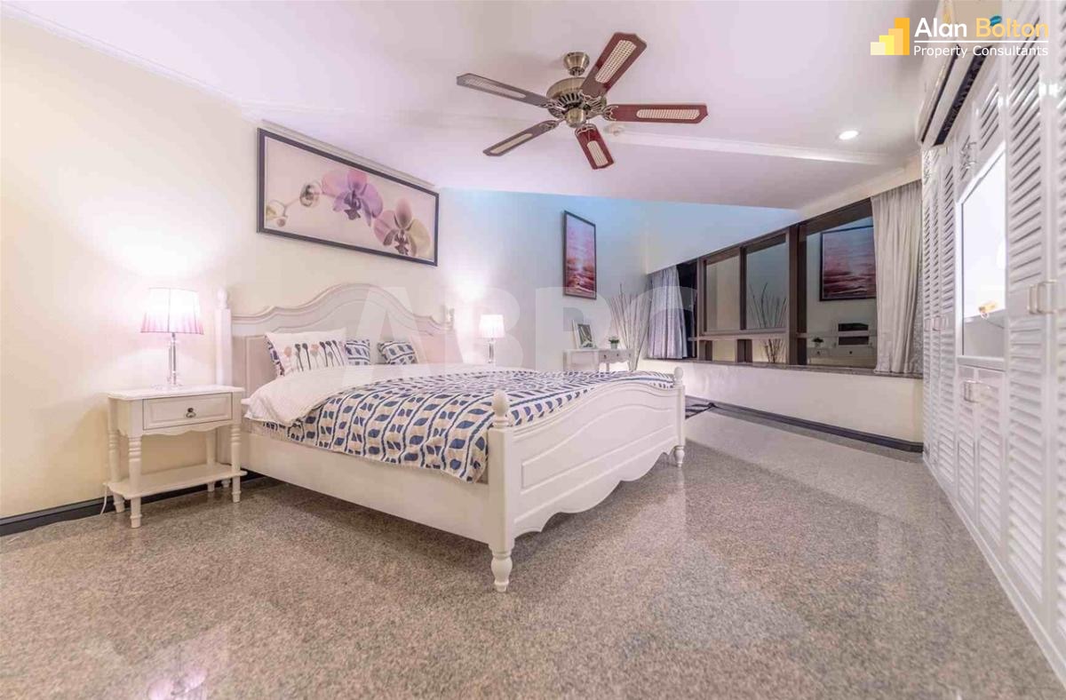 Beachfront Ocean View 3 Bed 4 Bath Duplex Condo In Jomtien photo 4