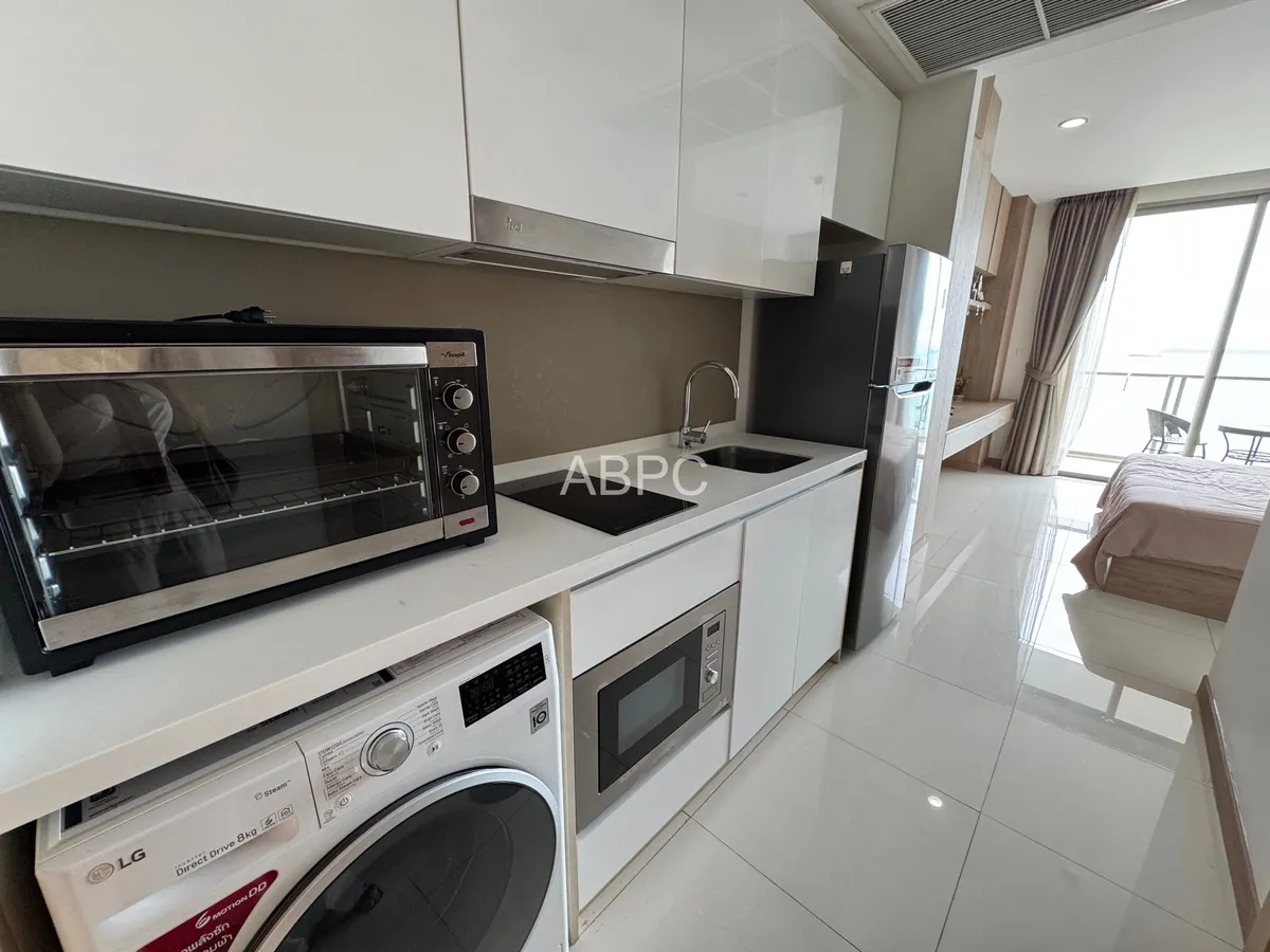 Studio Bed 1 Bath in Wong Amat CS8936 photo 2